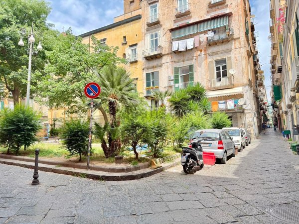 appartamento in vendita a Napoli in zona San Lorenzo
