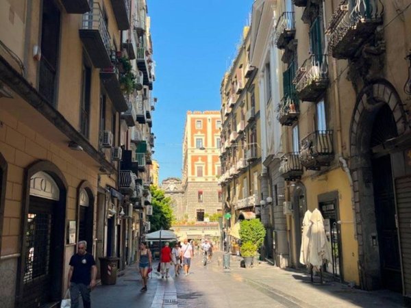 appartamento in vendita a Napoli in zona Chiaia