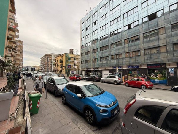 negozio in vendita a Napoli in zona Fuorigrotta