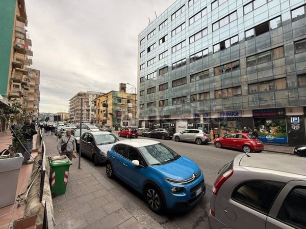 negozio in vendita a Napoli in zona Fuorigrotta