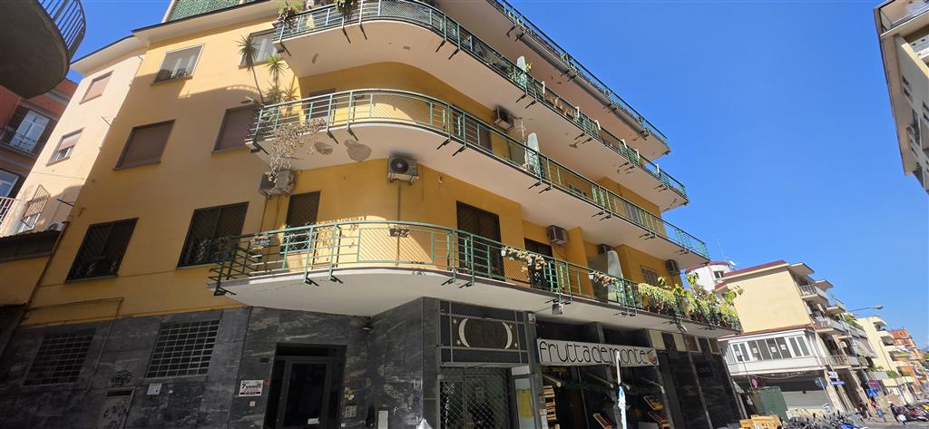 appartamento in vendita a Napoli in zona Chiaia