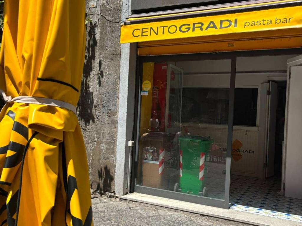 negozio in vendita a Napoli in zona San Lorenzo