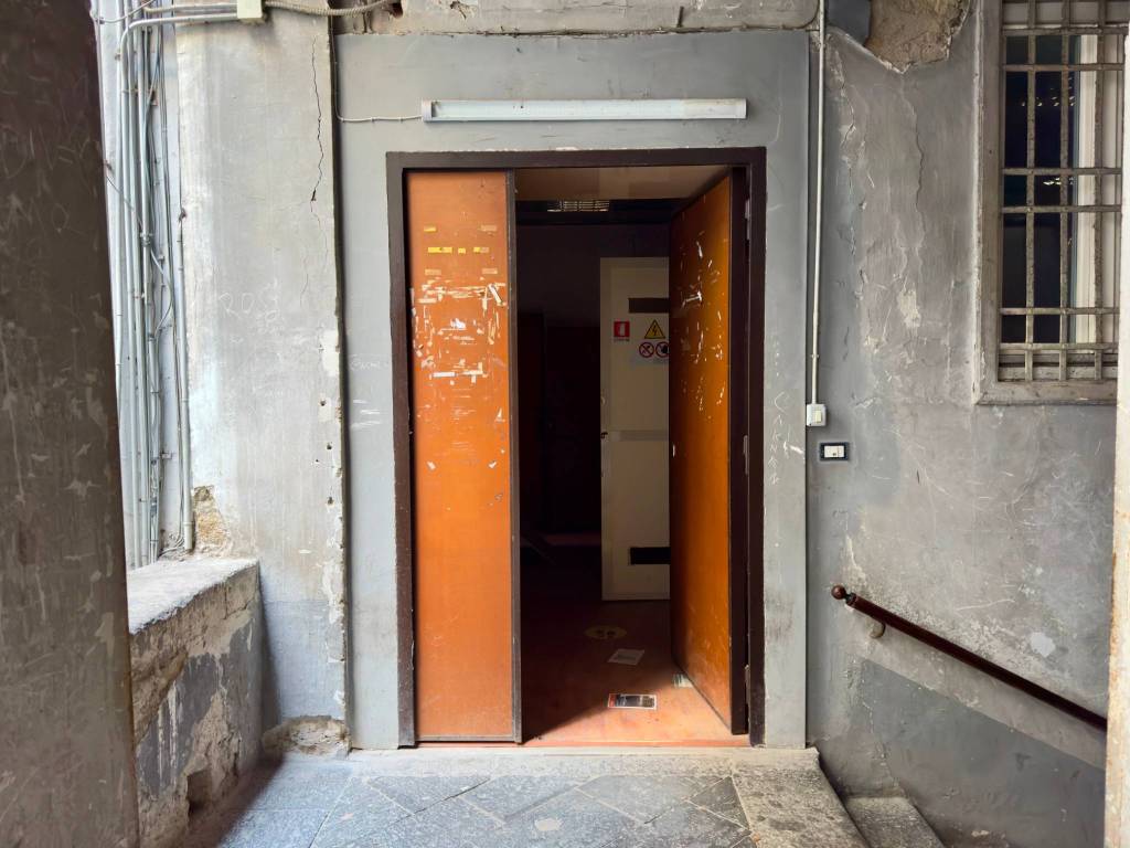 appartamento in vendita a Napoli in zona Stella