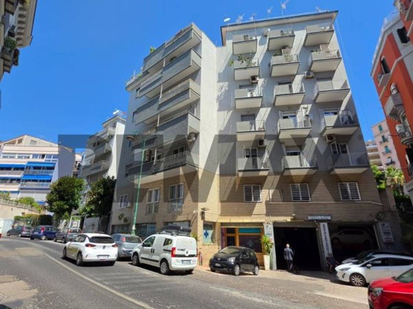 negozio in vendita a Napoli in zona Vomero