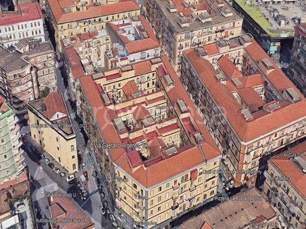 appartamento in vendita a Napoli in zona Mercato