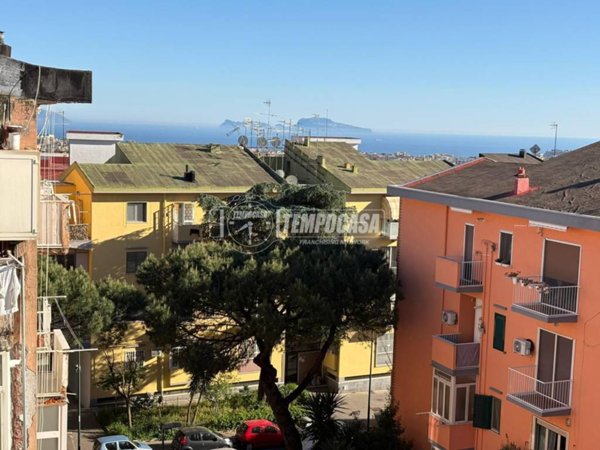 appartamento in vendita a Napoli in zona Arenella