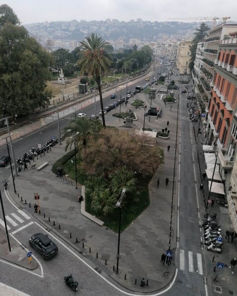 appartamento in vendita a Napoli in zona Chiaia
