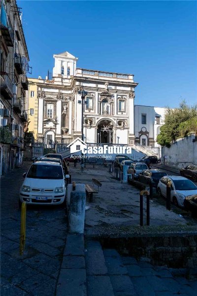 appartamento in vendita a Napoli in zona San Carlo all'Arena