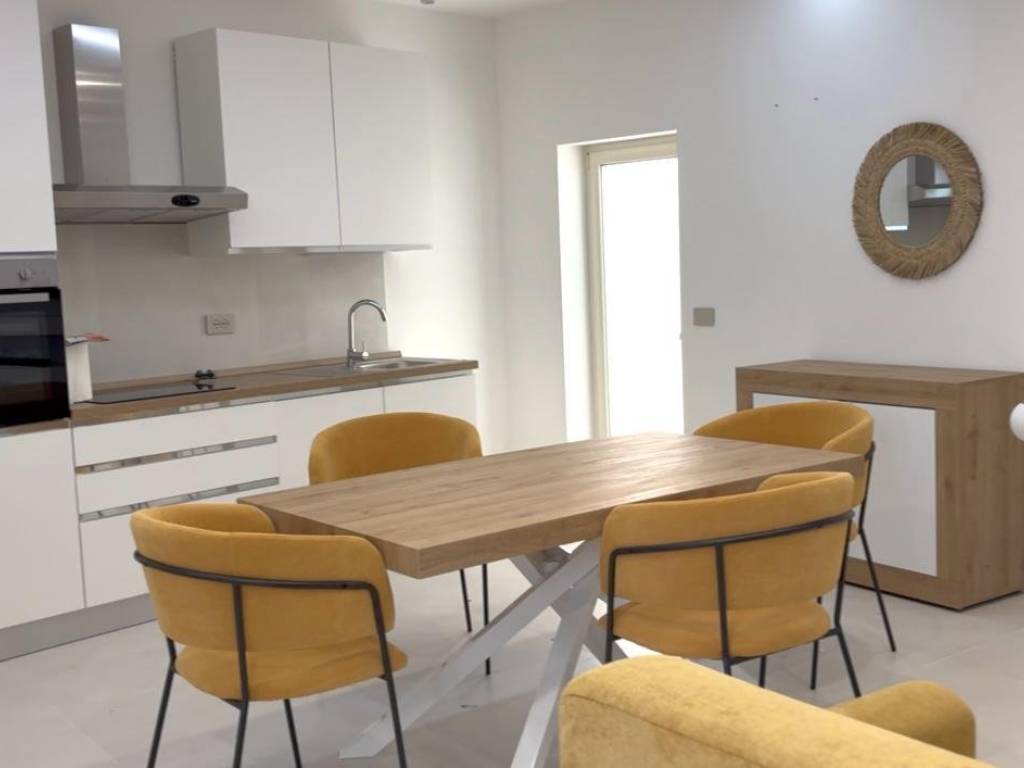 appartamento in vendita a Napoli in zona Porto