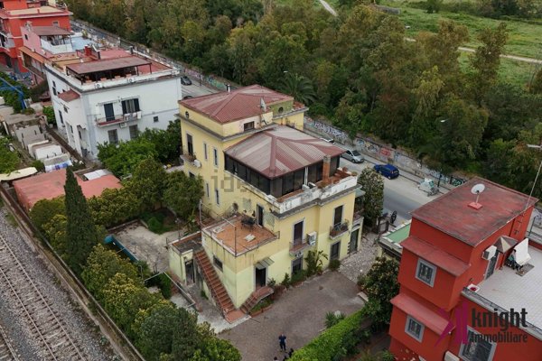 casa indipendente in vendita a Napoli in zona Bagnoli