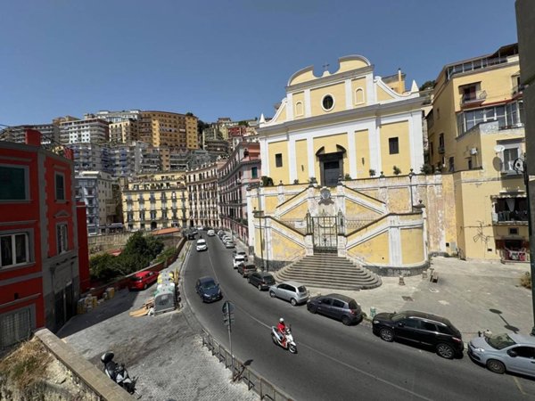 appartamento in vendita a Napoli in zona Chiaia