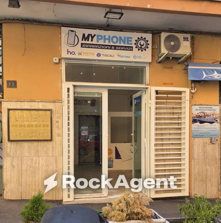negozio in vendita a Napoli in zona Vomero