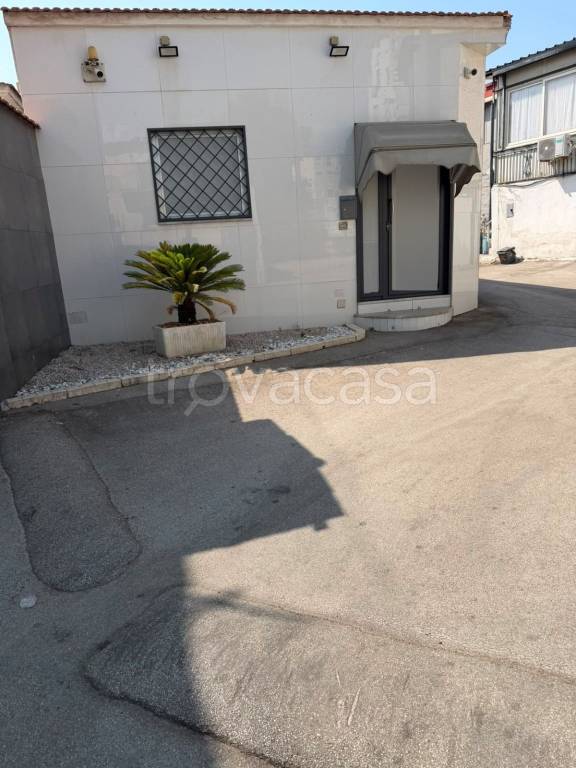 negozio in vendita a Napoli in zona Ponticelli