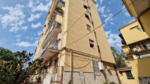 appartamento in vendita a Napoli in zona Stella