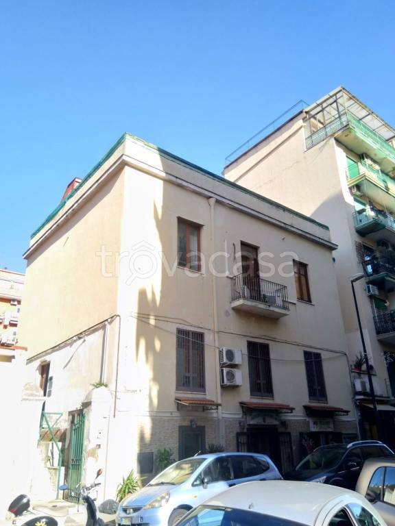 casa indipendente in vendita a Napoli in zona Bagnoli