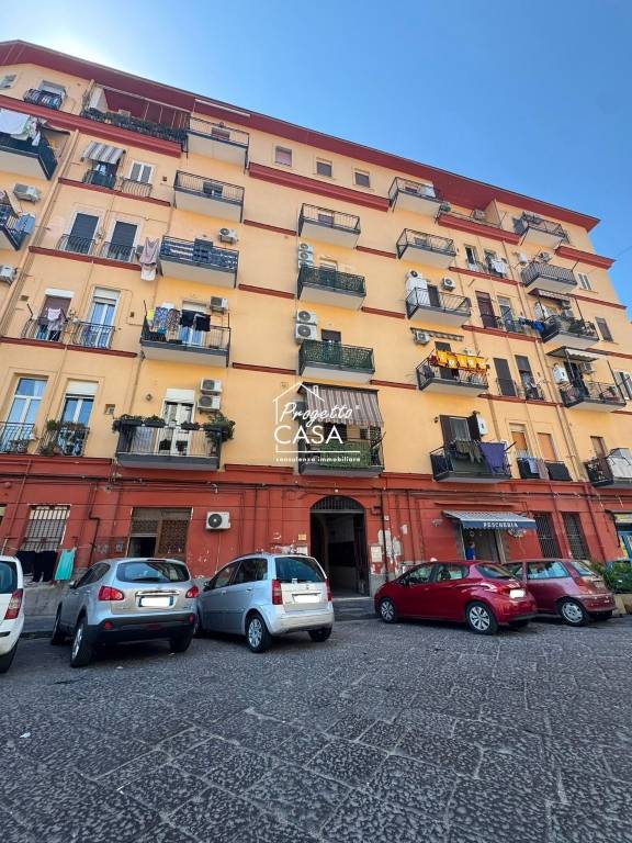 locale commerciale in vendita a Napoli