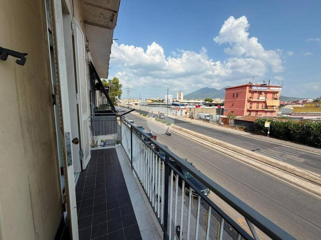 appartamento in vendita a Napoli in zona Barra
