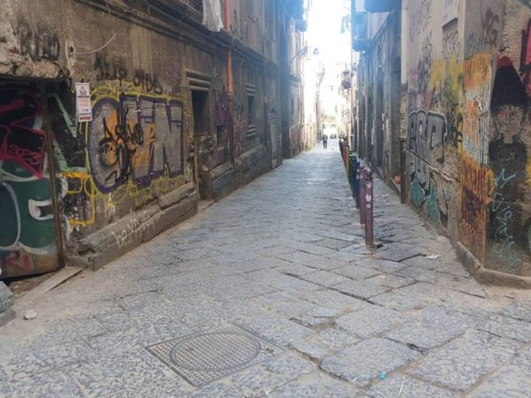 negozio in vendita a Napoli in zona Centro Antico