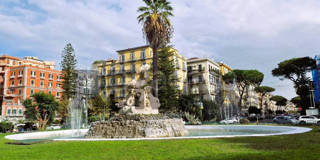 negozio in vendita a Napoli in zona Chiaia