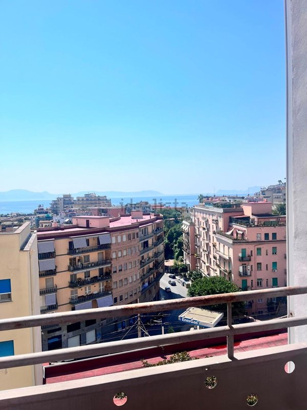 appartamento in vendita a Napoli in zona Chiaia
