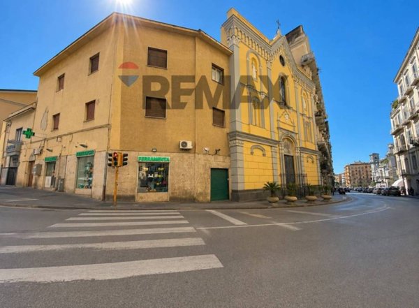 bivano in vendita a Napoli in zona Chiaia