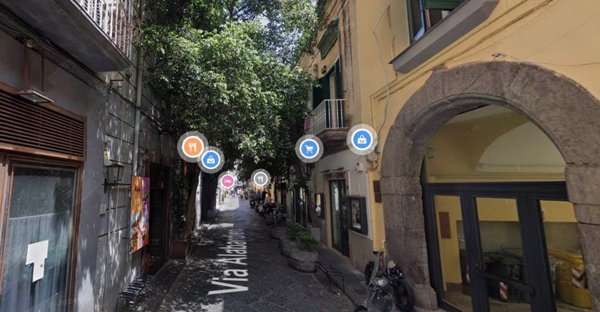 negozio in vendita a Napoli in zona Chiaia