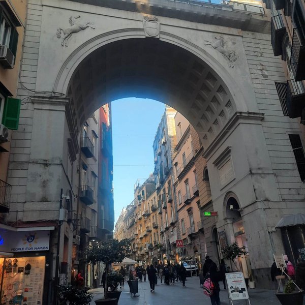 negozio in vendita a Napoli in zona Chiaia