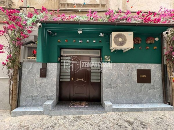 appartamento in vendita a Napoli in zona San Lorenzo