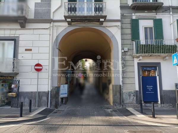 appartamento in vendita a Napoli in zona Chiaia
