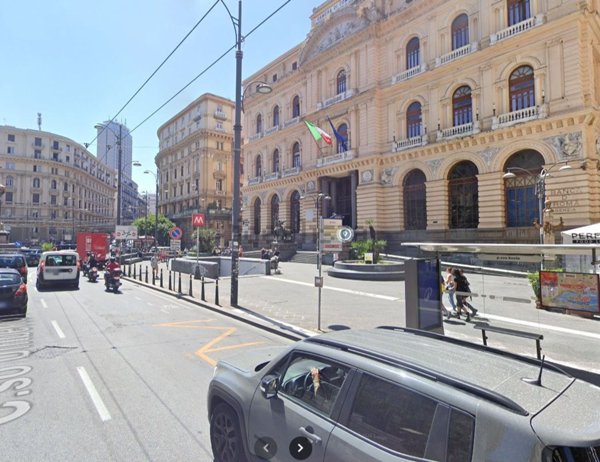 locale commerciale in vendita a Napoli in zona Centro Antico