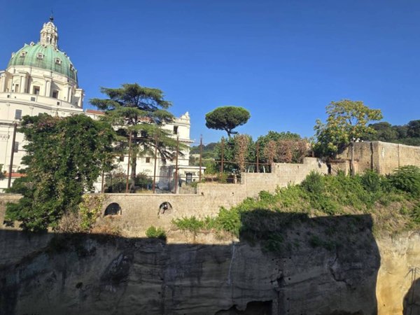 appartamento in vendita a Napoli in zona Stella