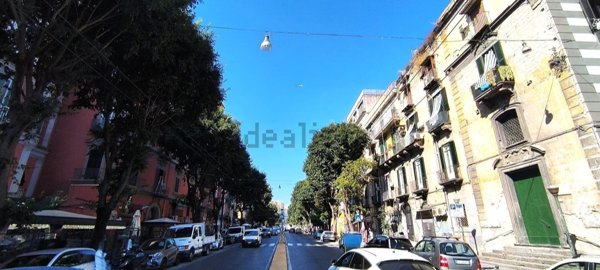 locale commerciale in vendita a Napoli in zona San Carlo all'Arena