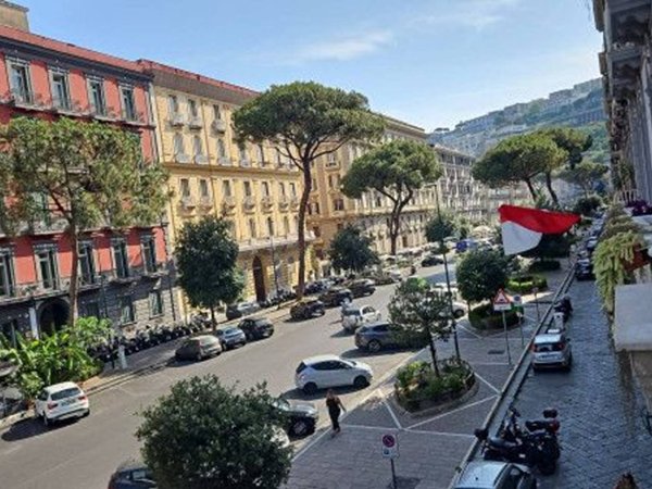 appartamento in vendita a Napoli in zona Chiaia
