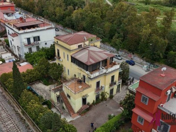 casa indipendente in vendita a Napoli in zona Bagnoli