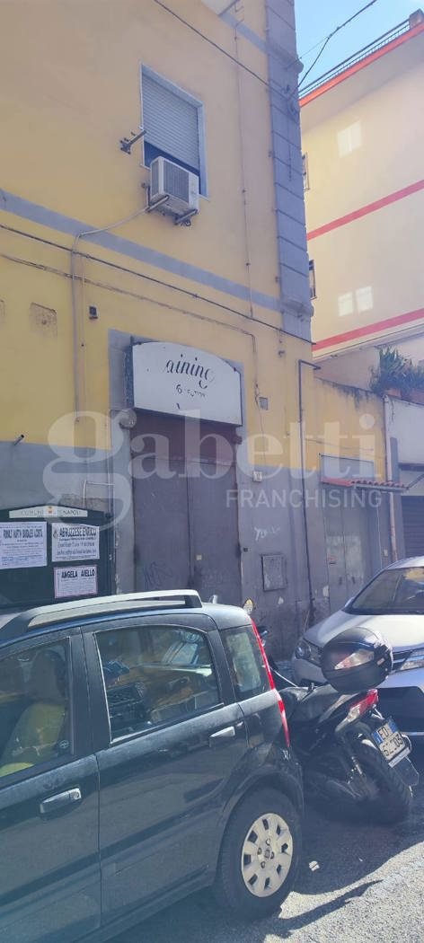 locale commerciale in vendita a Napoli
