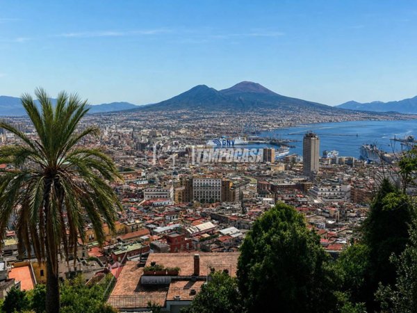 appartamento in vendita a Napoli in zona Avvocata