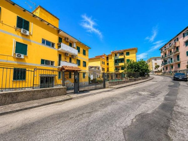 appartamento in vendita a Napoli in zona Bagnoli