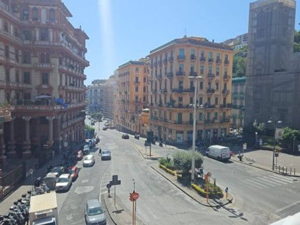 appartamento in vendita a Napoli in zona Chiaia