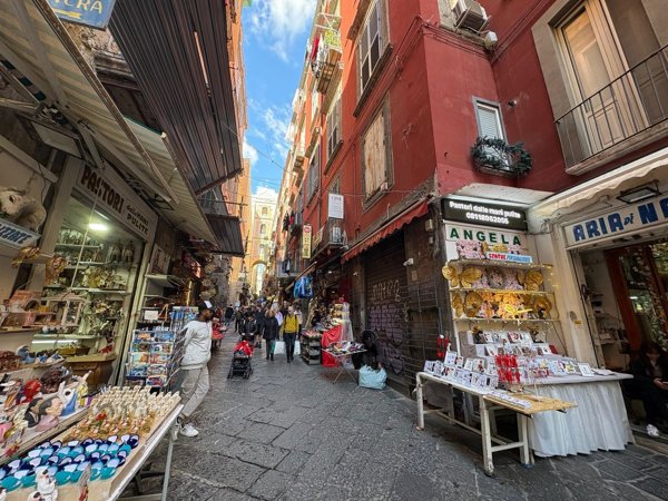 appartamento in vendita a Napoli in zona San Lorenzo