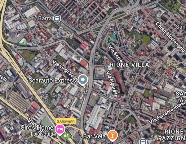 locale commerciale in vendita a Napoli in zona Barra