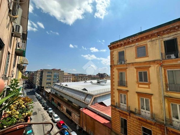 appartamento in vendita a Napoli in zona San Carlo all'Arena