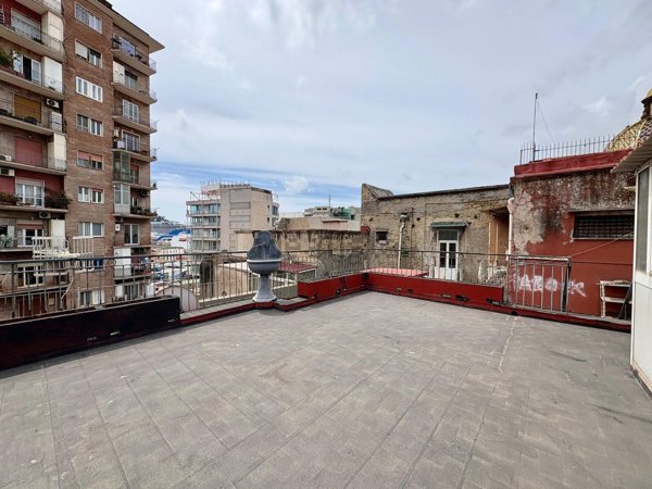 appartamento in vendita a Napoli in zona Pendino / San Giuseppe