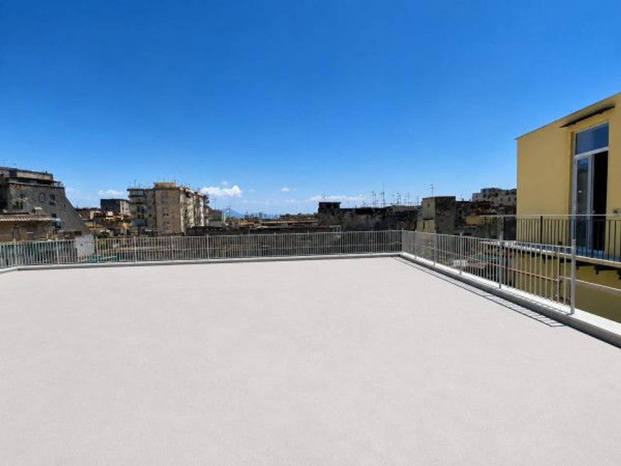 albergo in vendita a Napoli in zona Stella