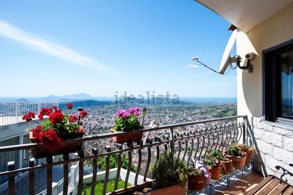 casa indipendente in vendita a Napoli in zona Camaldoli