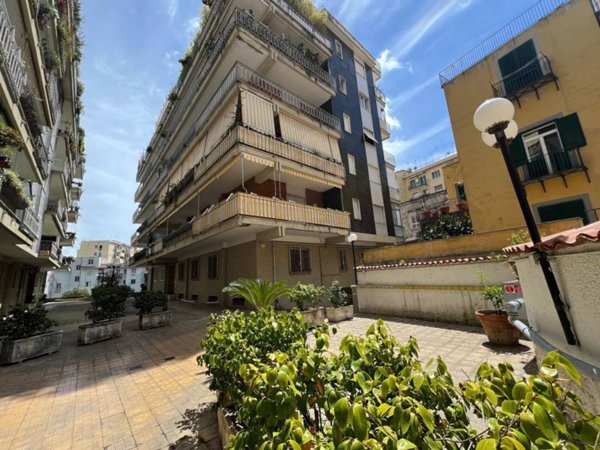 appartamento in vendita a Napoli in zona Arenella
