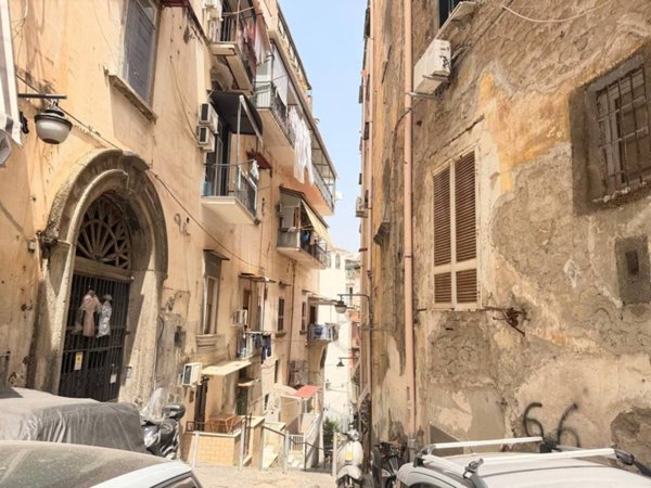 appartamento in vendita a Napoli in zona Montecalvario