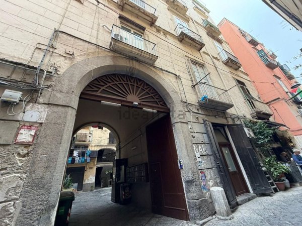 appartamento in vendita a Napoli in zona San Lorenzo