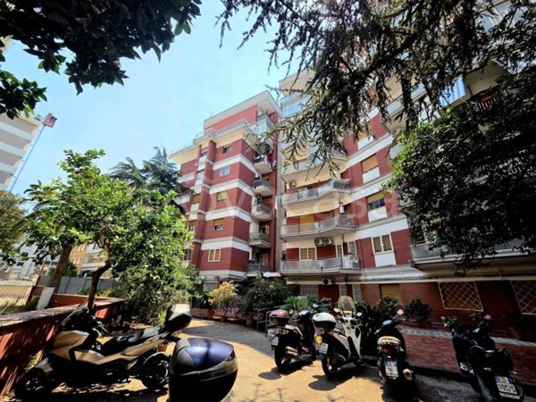 appartamento in vendita a Napoli in zona Fuorigrotta