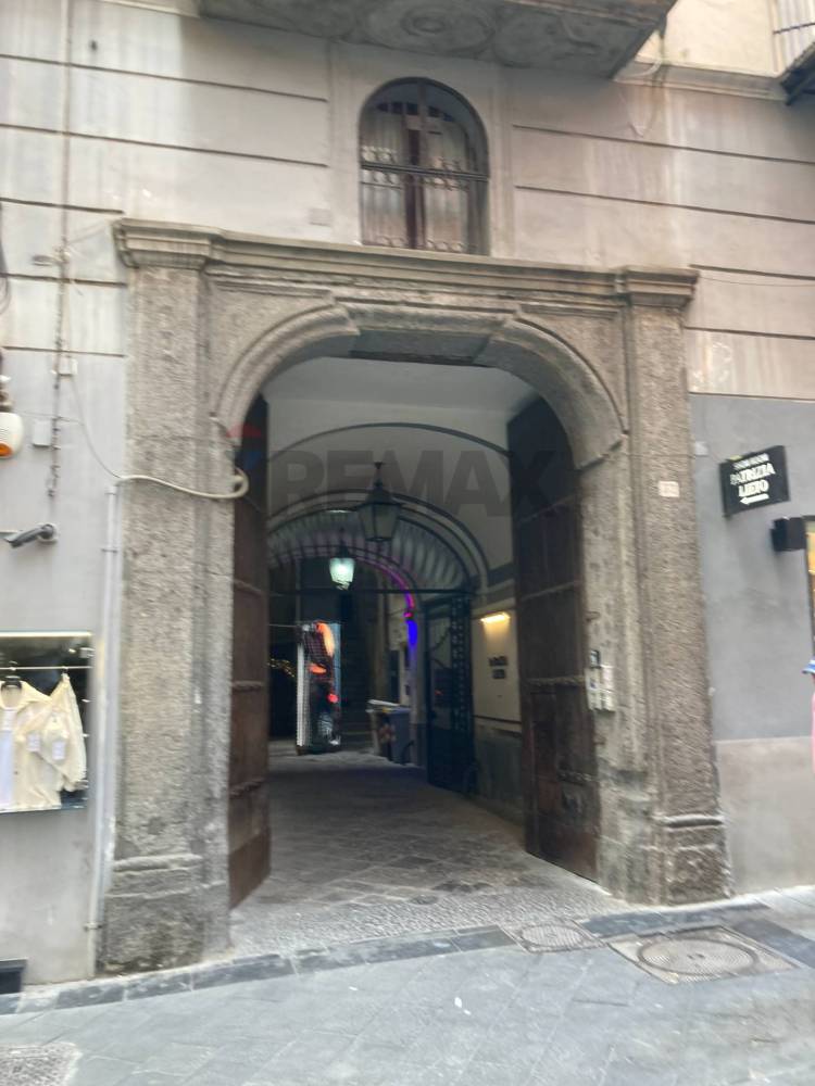 appartamento in vendita a Napoli in zona San Ferdinando