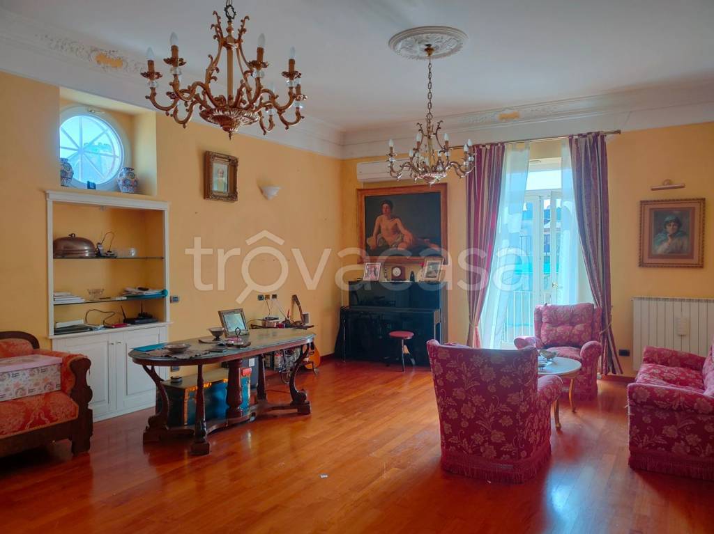 appartamento in vendita a Napoli in zona San Lorenzo